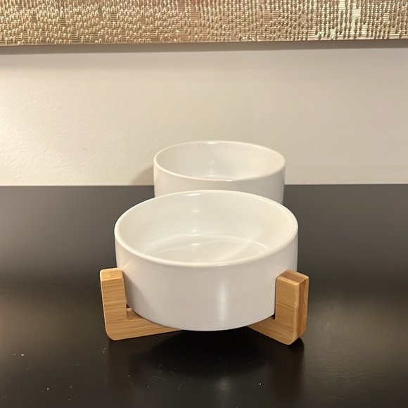 SPUNKYJUNKY Dog and Cat Ceramic Pet Bowls with Wood Stand - Picture 5 of 9